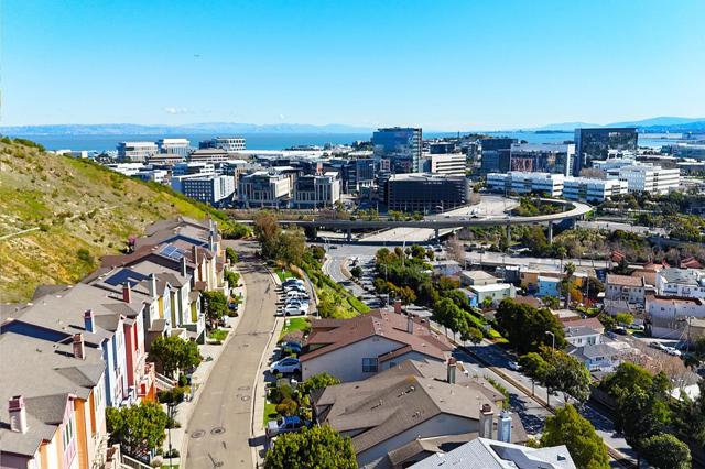36 Pointe View Place, South San Francisco CA: https://media.crmls.org/mediaz/d6e59525-0eae-462d-9b2c-638308e918e5.jpg