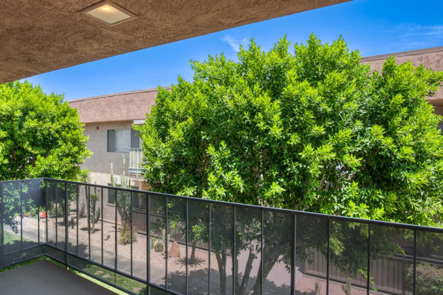 400 N Sunrise Way, Palm Springs CA: https://media.crmls.org/mediaz/d6e5f2d4-fa64-4c65-be05-c6c8e203e99e.jpg