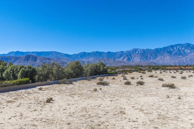 35335 Via Josefina, Rancho Mirage CA: https://media.crmls.org/mediaz/d6e63049-1d8f-42b8-9721-290b23049be0.jpg