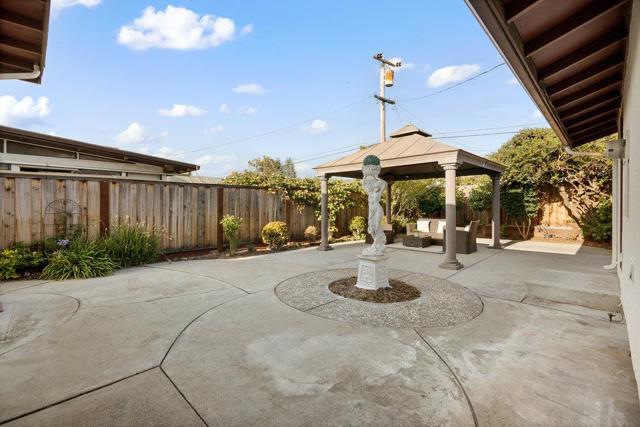 788 Mayten Tree Court, Sunnyvale CA: https://media.crmls.org/mediaz/d6e6a0a8-342c-4036-ad36-d562599e34dd.jpg