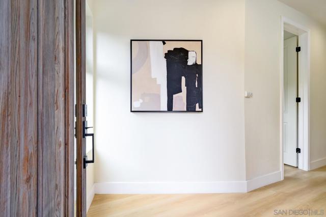 495 S Cleveland St, Oceanside CA: https://media.crmls.org/mediaz/d6e6b05c-3a08-4721-890d-c6b77626f901.jpg