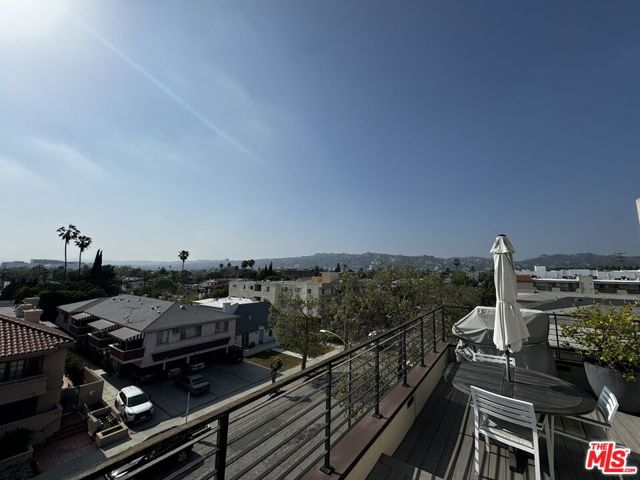 140 S Hayworth Avenue, Los Angeles CA: https://media.crmls.org/mediaz/d6e78a6c-1241-445d-9bc2-d2d723623b81.jpg