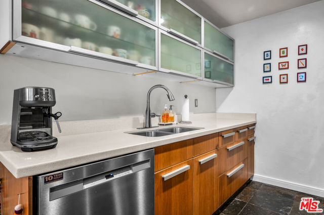 428 Hill Street, Santa Monica CA: https://media.crmls.org/mediaz/d6e7e358-359a-4ceb-9fc7-f7a3b9611910.jpg