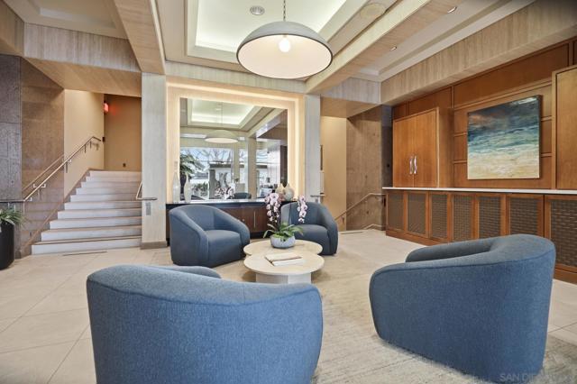 1760 Avenida Del Mundo, Coronado CA: https://media.crmls.org/mediaz/d6e7e714-b632-4d6e-8ba7-e77aa5dc1615.jpg