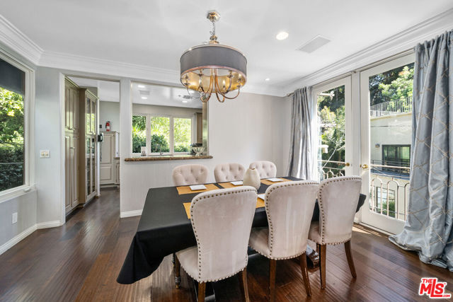 10023 Westwanda Drive, Beverly Hills CA: https://media.crmls.org/mediaz/d6e7ec34-89c4-42a1-b783-e35c84f88ae1.jpg