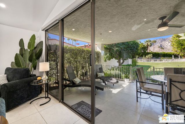 1095 S La Verne Way, Palm Springs CA: https://media.crmls.org/mediaz/d6e86bc9-5dd5-4fce-b98a-1e57eff67f90.jpg