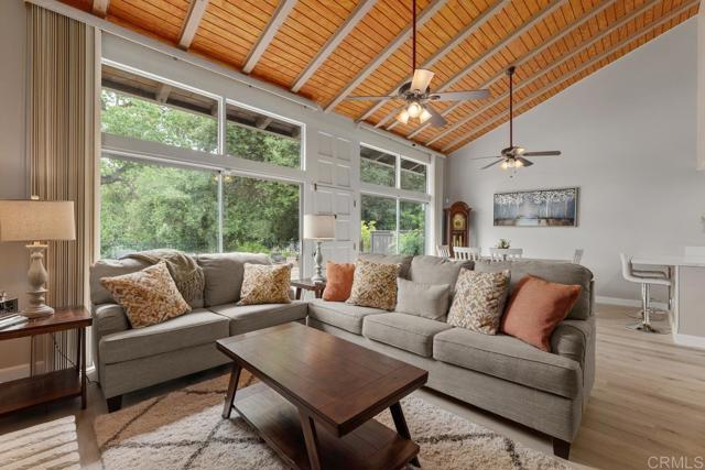 3404 Oak Cliff Dr, Fallbrook CA: https://media.crmls.org/mediaz/d6e88ebc-34a0-4e09-8488-53c47cacd9fd.jpg