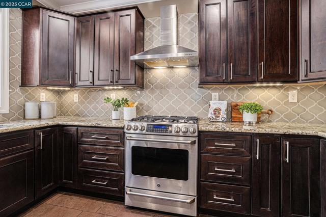 Image 17 of 50 For 203 Seacliff Way