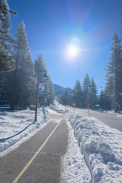 1177 Ski Run Boulevard, South Lake Tahoe CA: https://media.crmls.org/mediaz/d6e8fe20-dc24-4289-8aba-b079deb419be.jpg