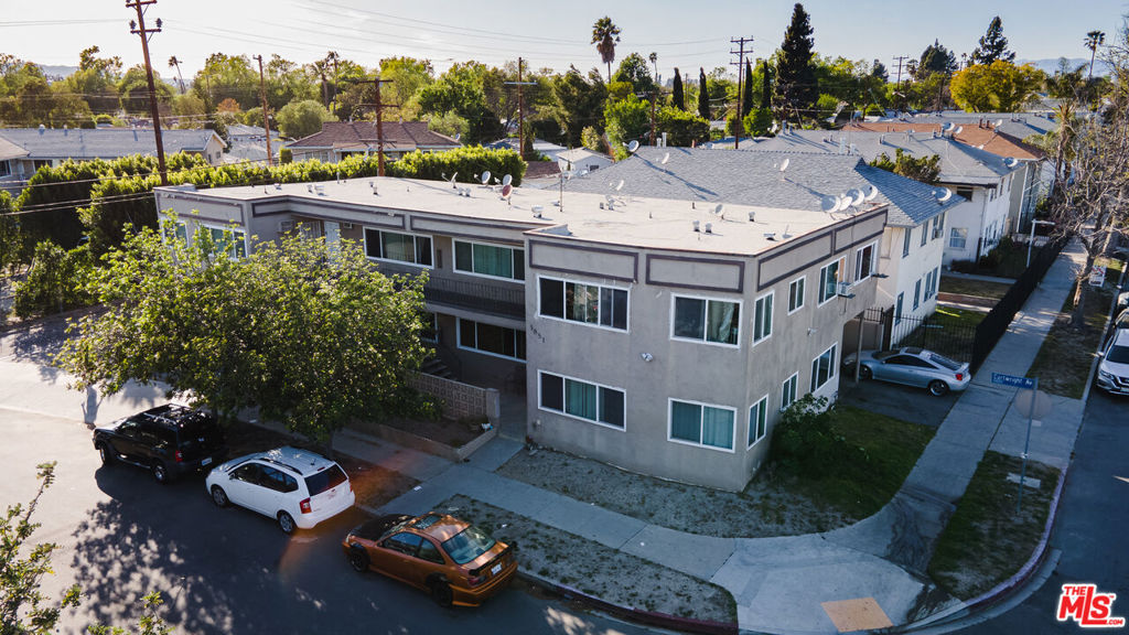 5851 Whitnall Highway, North Hollywood, CA 91601