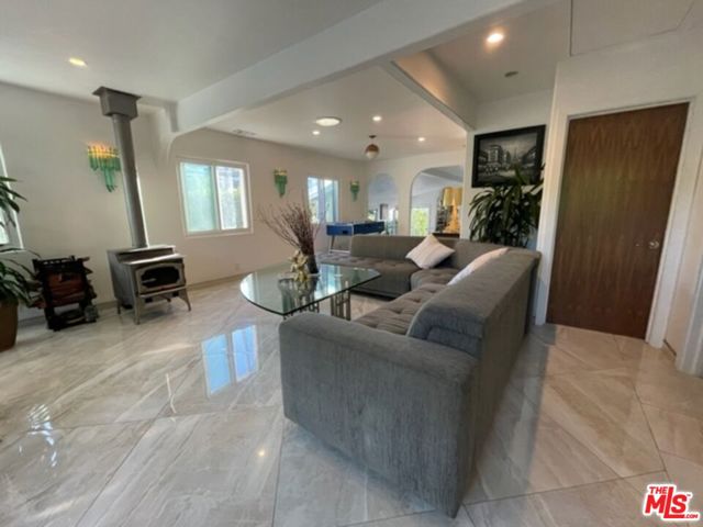 425 Sunridge Street, Playa del Rey CA: https://media.crmls.org/mediaz/d6e99696-fc35-4369-9435-cc35e6721f93.jpg