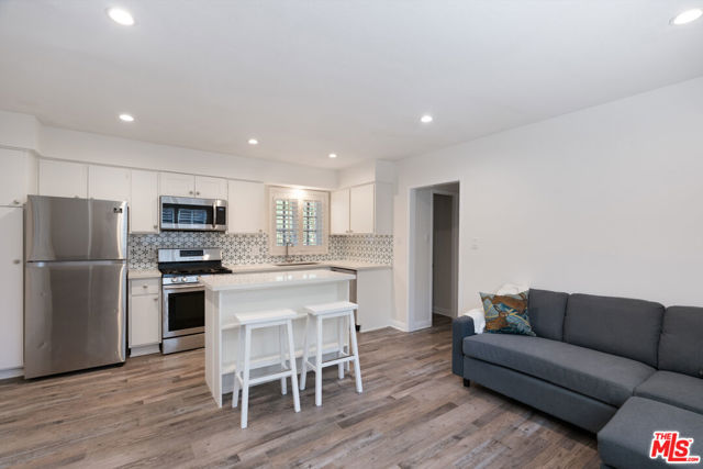 483 Sturtevant Drive, Sierra Madre CA: https://media.crmls.org/mediaz/d6e9bab1-5752-46c8-bbe3-69039517d649.jpg