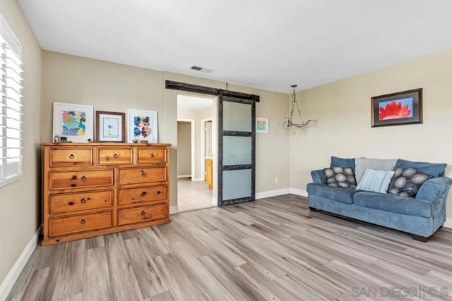 4252 Alta Vista Court, Oceanside CA: https://media.crmls.org/mediaz/d6ea352e-a1dc-4566-955e-c7d5adab1295.jpg