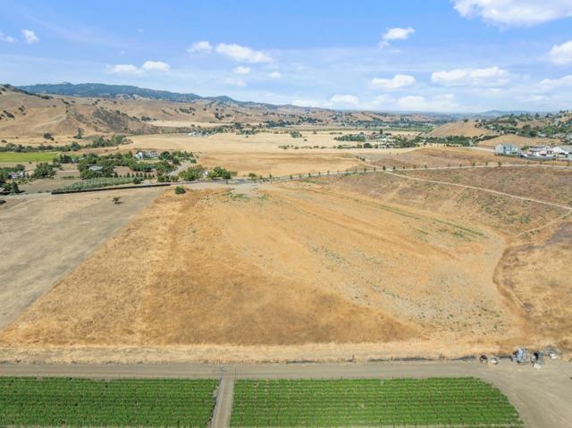 4821 Southside Road, Hollister CA: https://media.crmls.org/mediaz/d6ea45af-8c74-43a7-8638-ef620dab9902.jpg