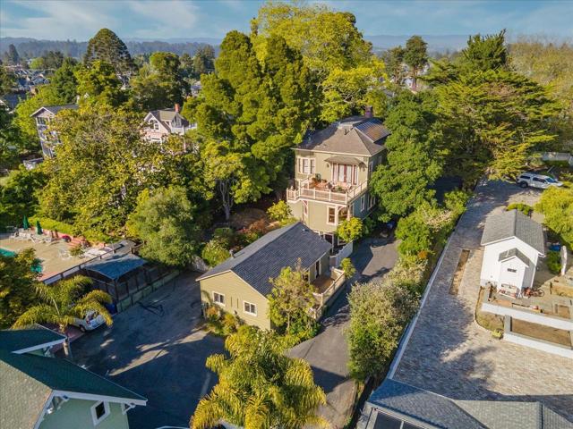 311313 Ocean View Avenue, Santa Cruz CA: https://media.crmls.org/mediaz/d6eaf9aa-350a-437e-9f16-ba9bcab850c7.jpg