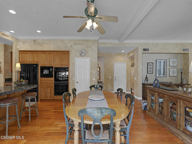 331 Briar Bluff Circle, Thousand Oaks CA: https://media.crmls.org/mediaz/d6eb07a7-f559-4c21-a607-12538f94d332.jpg