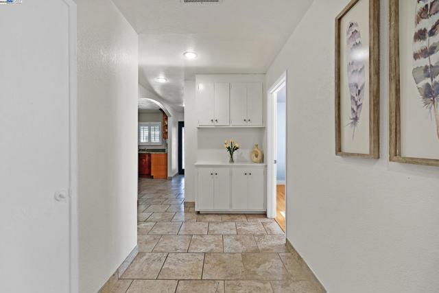 4955 Swindon Pl, Newark CA: https://media.crmls.org/mediaz/d6eb3987-45aa-4bce-80c8-6ddf572bb3d6.jpg