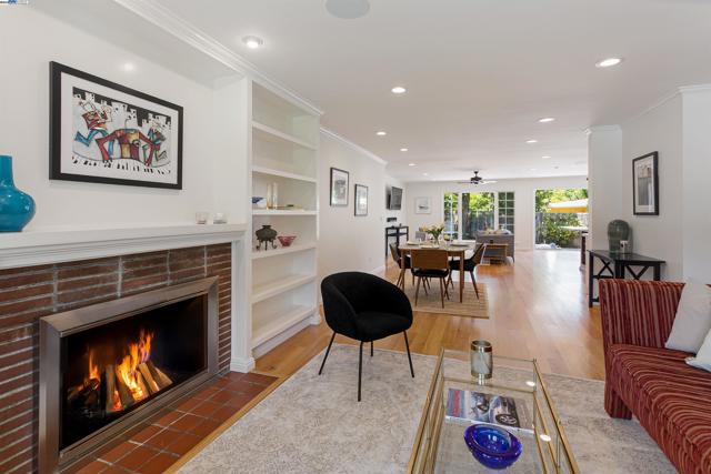 3252 Woodview Dr, Lafayette CA: https://media.crmls.org/mediaz/d6eb4ae6-2d95-405e-a112-8fe6006e1c27.jpg