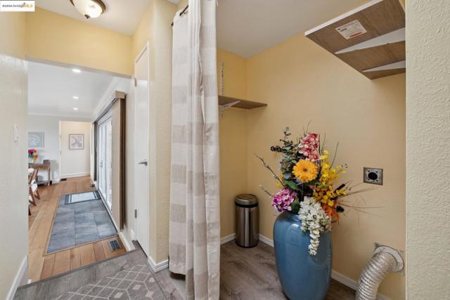 1034 Navellier St, El Cerrito CA: https://media.crmls.org/mediaz/d6ec1fd7-1b59-44b9-a210-6604124bdcdf.jpg