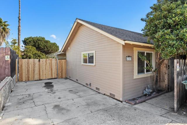 2707 Sweetwater Rd, Spring Valley CA: https://media.crmls.org/mediaz/d6ec36fe-df14-4c95-b830-ed0818c84711.jpg