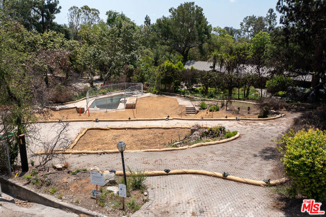 1414 E Palm Street, Altadena CA: https://media.crmls.org/mediaz/d6ec60e5-4061-4062-a5ac-a6e99445ae7d.jpg