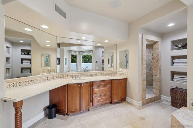 13371 Summit Cir, Poway CA: https://media.crmls.org/mediaz/d6ec78fc-0c57-4ee8-9b07-65acfff47a7d.jpg