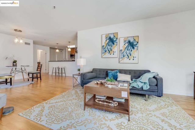 6400 Christie AVE, Emeryville CA: https://media.crmls.org/mediaz/d6ec9b32-c68d-4f75-b8fa-4d1fe007d48f.jpg