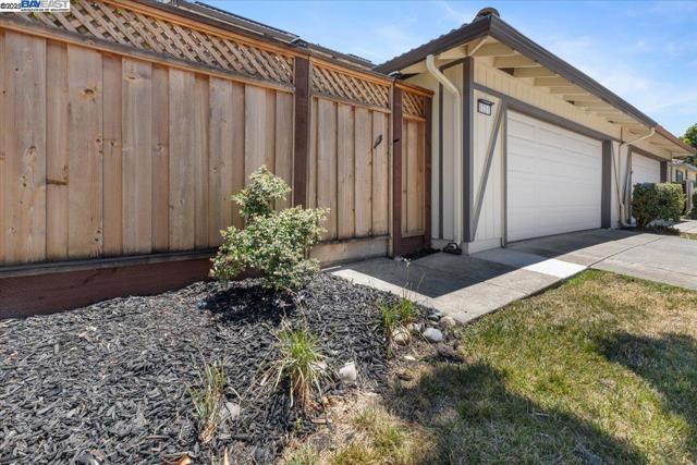 8351 Mulberry Pl, Dublin CA: https://media.crmls.org/mediaz/d6ecf202-dc2e-4a58-95f5-4962b8ecf30b.jpg