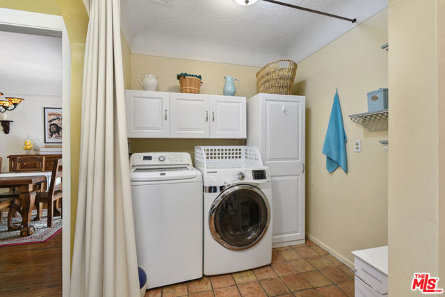 10344 Woodbridge Street, Toluca Lake CA: https://media.crmls.org/mediaz/d6ed203c-96ec-4756-8c7a-941dbfeb8f13.jpg