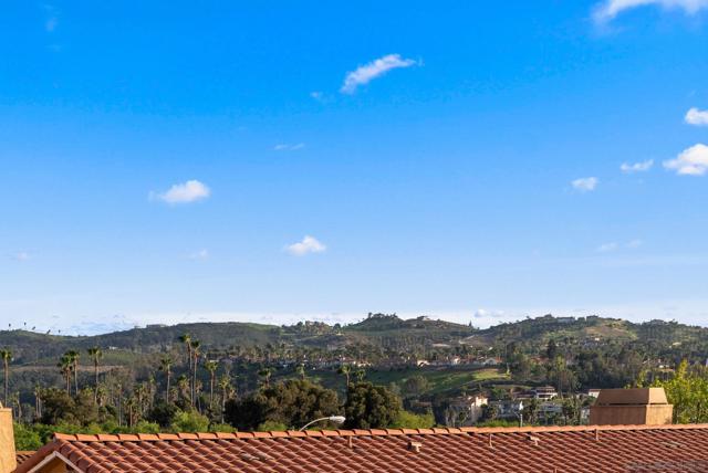 31909 Del Cielo Este, Bonsall CA: https://media.crmls.org/mediaz/d6ed55a0-498c-45a3-bdbf-73f0fd38332b.jpg