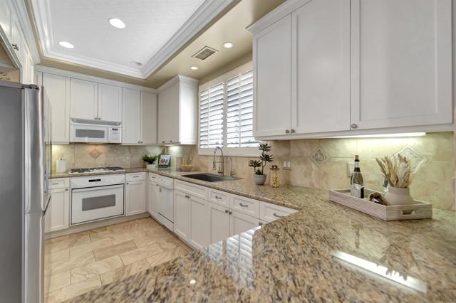 Detail Gallery Image 13 of 44 For 509 W Balboa Bld, Newport Beach,  CA 92661 - 3 Beds | 3/1 Baths