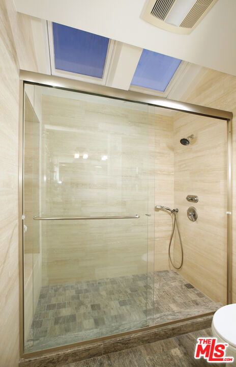 426 S Swall Drive, Beverly Hills CA: https://media.crmls.org/mediaz/d6ed7c31-0276-4a48-ae29-d7dc70ed42e9.jpg