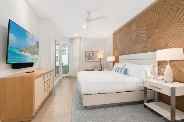 1500 Orange Avenue, Coronado CA: https://media.crmls.org/mediaz/d6eda721-4191-4950-aa4c-b6d451af674c.jpg