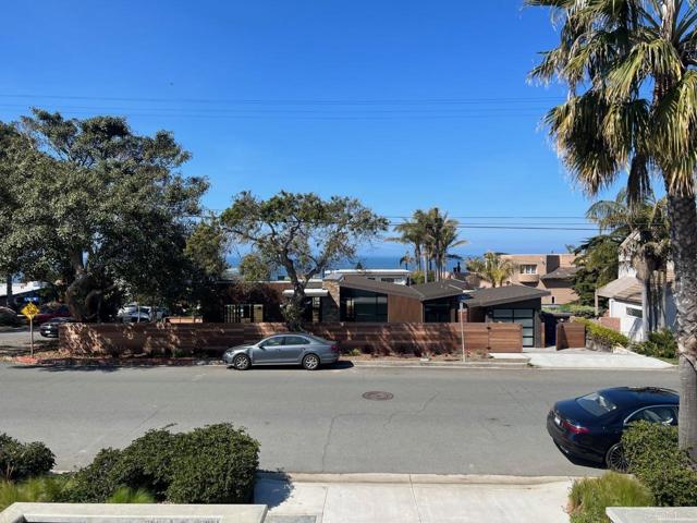 Image 1 of 16 For 611 Stratford Ct