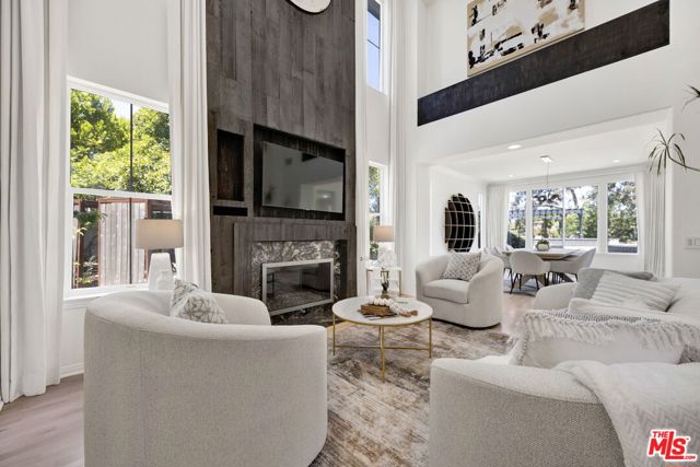 23473 Palm Drive, Calabasas CA: https://media.crmls.org/mediaz/d6ef2285-0cff-440f-b623-ea0143c85016.jpg
