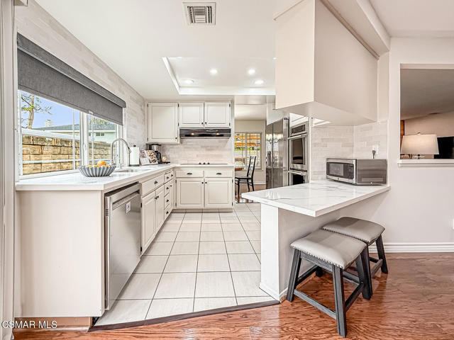 2439 N Lita Place, Simi Valley CA: https://media.crmls.org/mediaz/d6efade1-d810-4b16-9271-00b57b18d2df.jpg