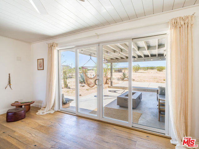 2724 Stonehill Avenue, Joshua Tree CA: https://media.crmls.org/mediaz/d6efcb41-2001-4cd8-8472-7c262d66b4d5.jpg