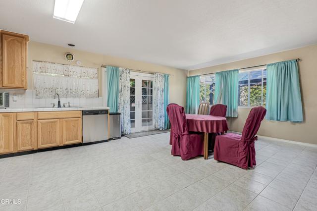 Detail Gallery Image 9 of 38 For 1805 Hillary Ct, Simi Valley,  CA 93065 - 5 Beds | 3 Baths