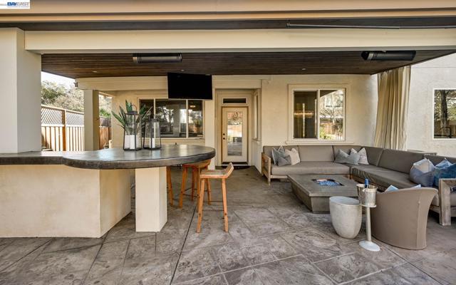 9 Cross Bridge Pl, Danville CA: https://media.crmls.org/mediaz/d6f05ebc-fd62-444a-a0ec-85e9f9000c77.jpg