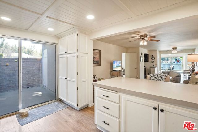 32134 Beachlake Lane, Westlake Village CA: https://media.crmls.org/mediaz/d6f06f48-9d73-4ac5-a330-f1d8b3ef89d3.jpg