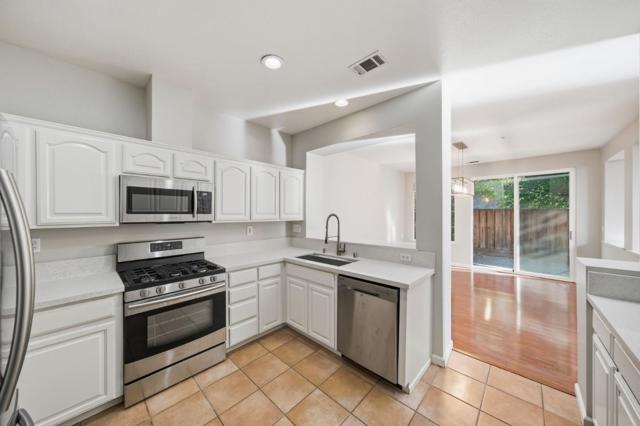 7445 Brigadoon Way, Dublin CA: https://media.crmls.org/mediaz/d6f0a248-ca36-4b4d-8f35-2f870daf36da.jpg