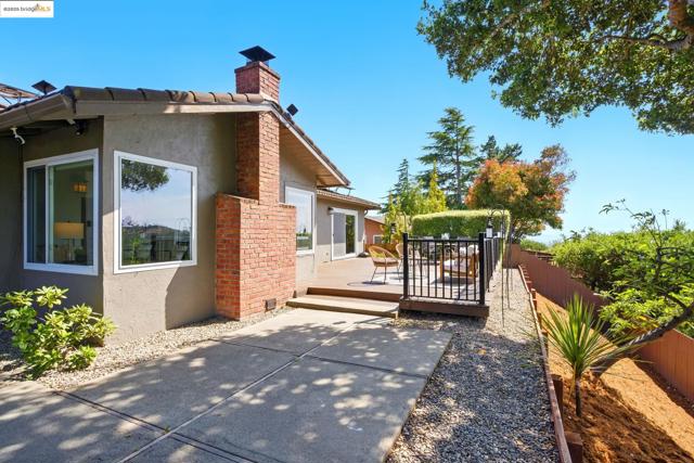 7927 Phaeton Dr, Oakland CA: https://media.crmls.org/mediaz/d6f0a307-5db4-4d91-9727-5e4dfd5b8ace.jpg