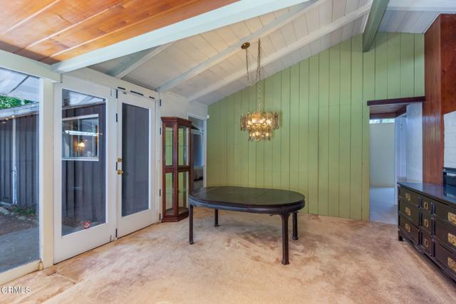 1330 Fern Oaks Drive, Santa Paula CA: https://media.crmls.org/mediaz/d6f0bb66-7634-4ef0-83e7-3dfe6f3aa1cc.jpg