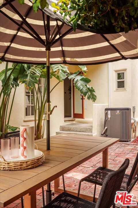 2268 Ben Lomond Drive, Los Angeles CA: https://media.crmls.org/mediaz/d6f145ae-8d08-4772-ae8e-33f90ad29373.jpg