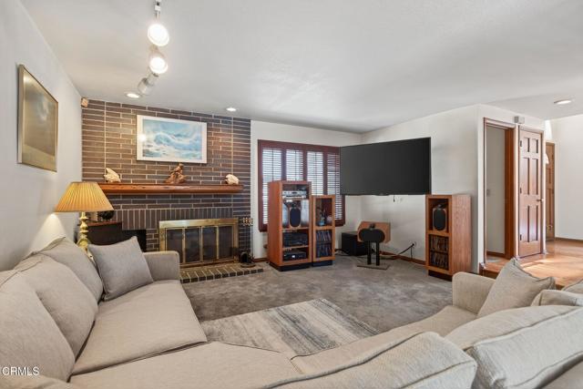 1809 Via Montecito, Camarillo CA: https://media.crmls.org/mediaz/d6f16e41-d589-41dc-8ece-ba4dbe6ee374.jpg