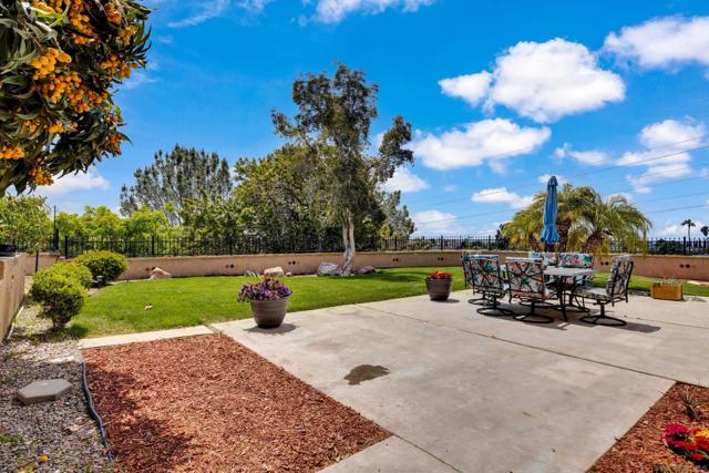 9959 Riverhead Dr, San Diego CA: https://media.crmls.org/mediaz/d6f18d9a-00af-4e34-b570-f91d1afc1a22.jpg