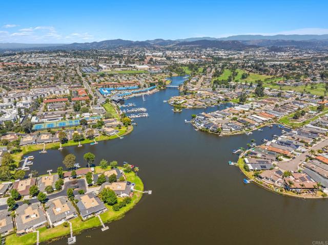 1051 La Reina Drive, San Marcos CA: https://media.crmls.org/mediaz/d6f1ead7-53e4-478e-9664-1f326f0e09b7.jpg