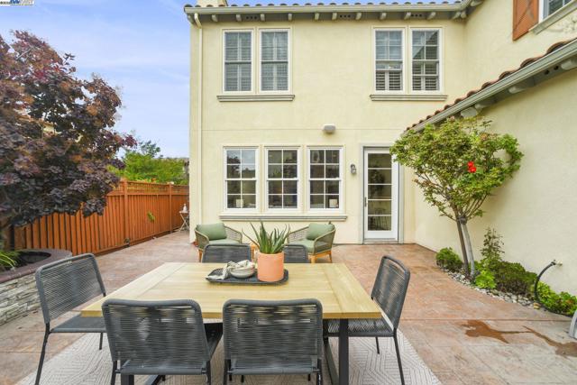 250 Jack London Ave, Alameda, California 94501, 4 Bedrooms Bedrooms, ,3 BathroomsBathrooms,Single Family Residence,For Sale,Jack London Ave,41111270