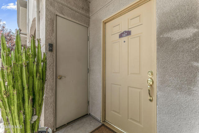 5200 Premiere Hills Circle, Woodland Hills CA: https://media.crmls.org/mediaz/d6f3bc0e-4e51-4332-a71d-9b61eef21015.jpg