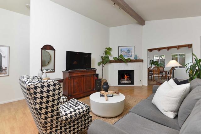 7020 Snapdragon Dr, Carlsbad CA: https://media.crmls.org/mediaz/d6f3db83-099e-41fd-8867-21612ab14813.jpg